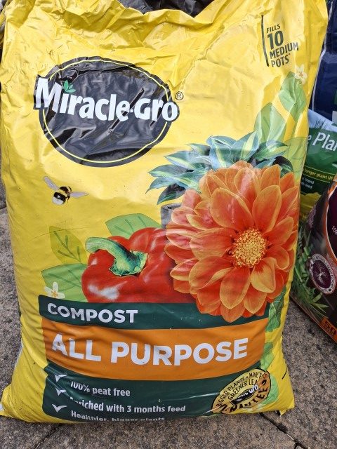 Miracle gro ALL purpose compost review 2026