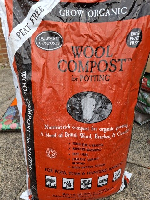 Dalefoot wool compost test April 2026