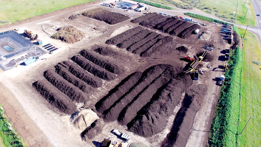 Large scale PAS100 windrows composting